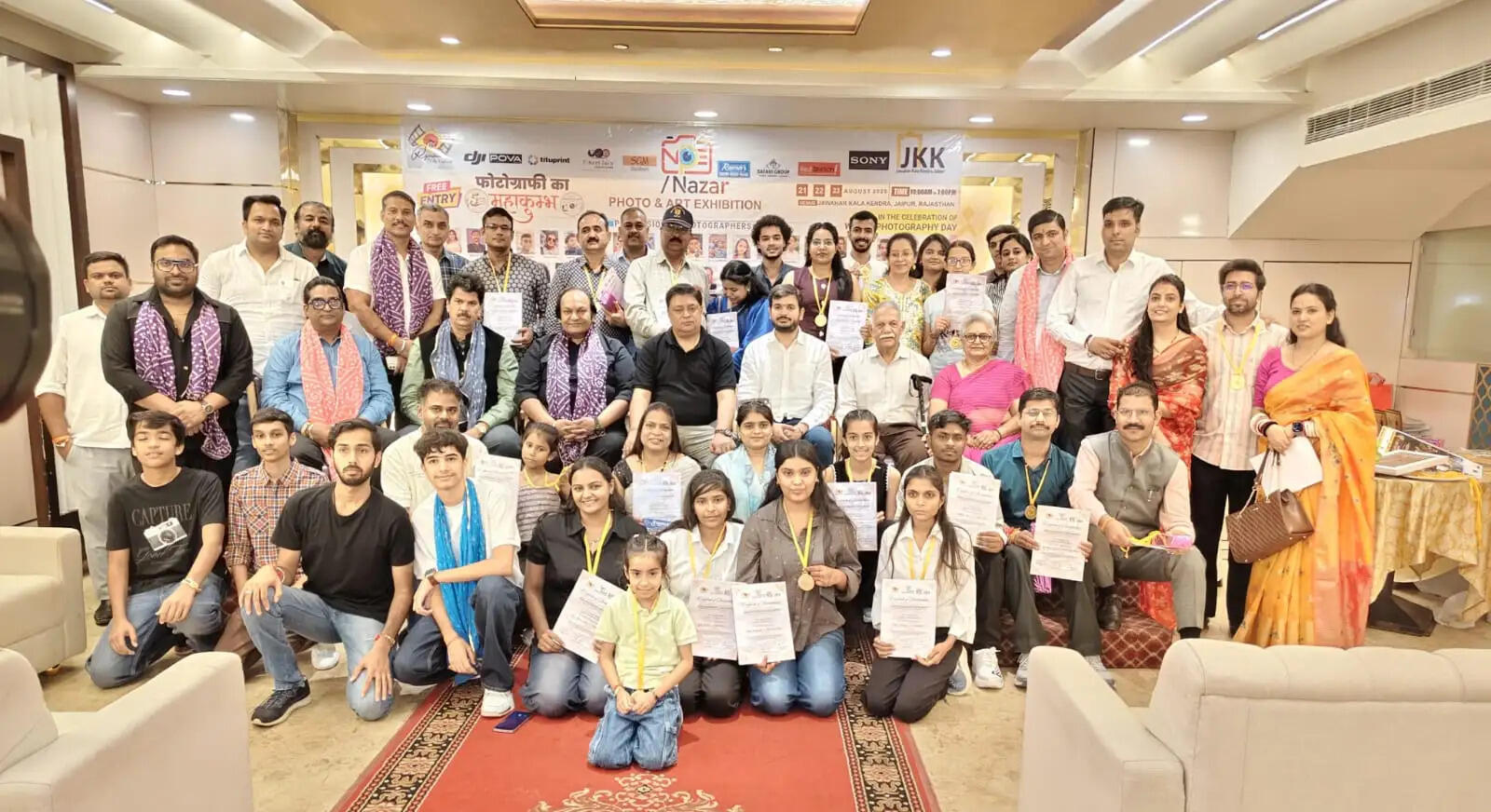 ‘नज़र’ फोटोग्राफी एवं पेंटिंग एग्जीबिशन का अवार्ड समारोह आयोजित में चिन्मय कौर और सुषमा सिंह सम्मानित