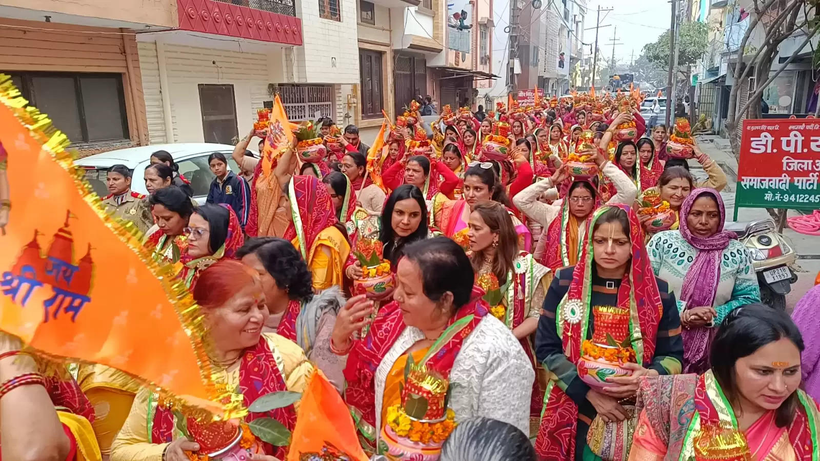 श्री राम कथा अमृत महोत्सव की पूर्व संध्या पर गाजे बाजे से निकली भव्य कलश यात्रा