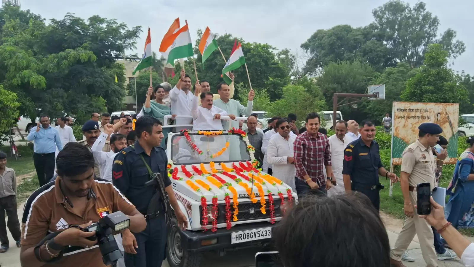 कैथल: शहरी स्थानीय निकाय राज्यमंत्री सुधा व बीजेपी अध्यक्ष बडोली ने तिरंगा यात्रा रवाना की