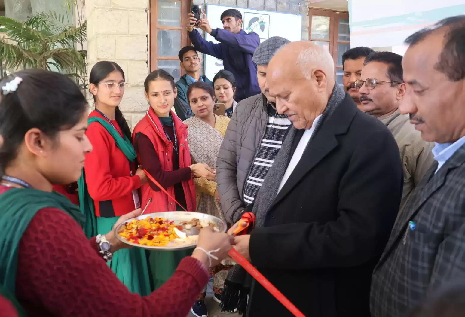 विदेशों में रोजगार के लिए जाने वाले युवाओं के हितों की सुरक्षा सुनिश्चित करेगी राज्य सरकार : प्रो. चंद्र कुमार