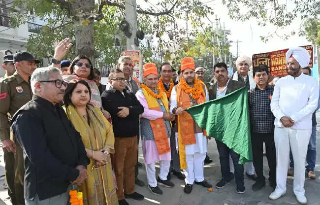 सोनीपत में गीता जयंती शोभायात्रा में उमड़ी भीड़