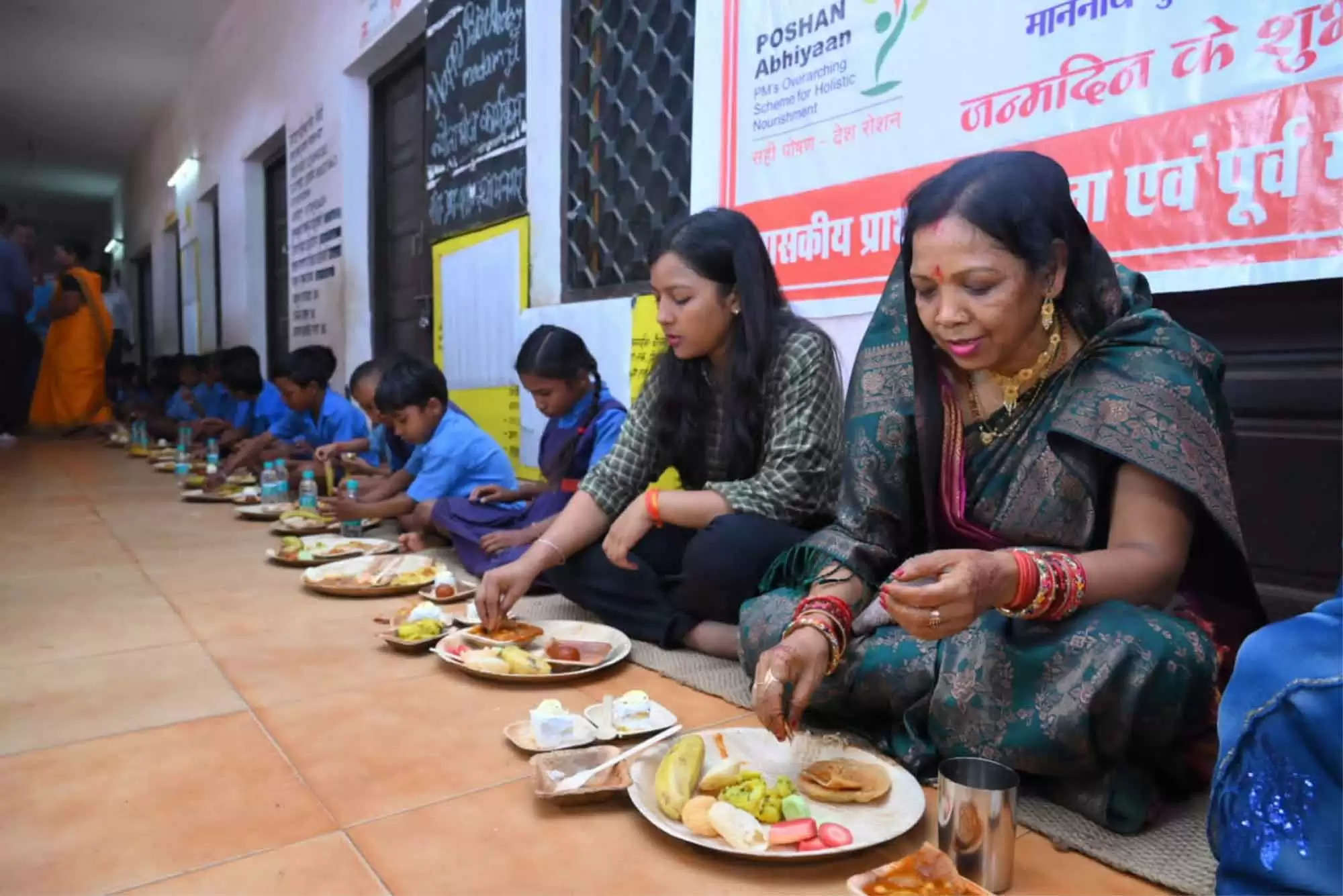 रायपुर: सीएम साय की धर्मपत्नी ने अपने जन्मदिन पर हाथों से बनी खीर बच्चों को परोसी