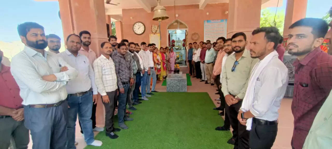 राजगढ़ःसंविदा स्वास्थ्य कर्मचारियों की हड़ताल शुरु, राजयोग महादेव को सौंपा ज्ञापन