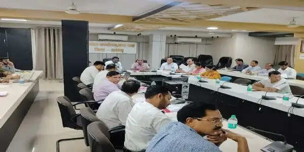 राजगढ़ः समय सीमा बैठक में कलेक्टर की सख्त कार्रवाई,अंत्येष्टि राशि में देरी पर सचिव निलंबित