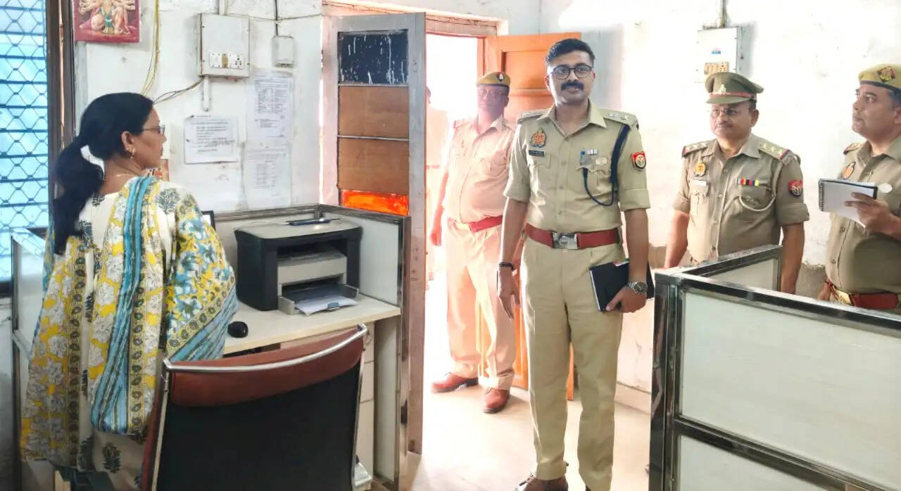 पुलिस अधीक्षक ने किया कार्यालय का निरीक्षण, व्यवस्थाओं को लेकर दिए निर्देश