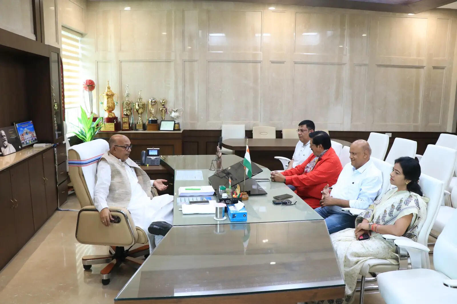 आश्वासन समिति ने विधानसभा अध्यक्ष को सौंपी रिपोर्ट, इमरजेंसी सेल बनाने की अनुशंसा