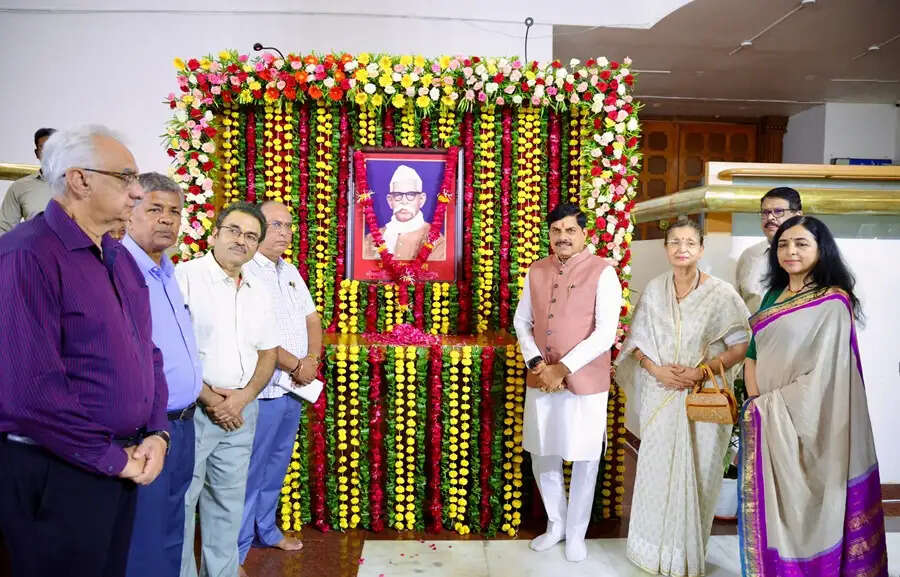 मप्र के मुख्यमंत्री के रूप में पं. रविशंकर शुक्ल का योगदान सदैव स्मरणीय रहेगा : मुख्यमंत्री डॉ. यादव