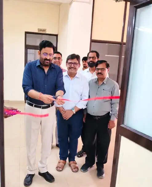 पुस्तकें ज्ञान के विस्तार का सबसे सशक्त माध्यम: प्रो आनंद शंकर सिंह