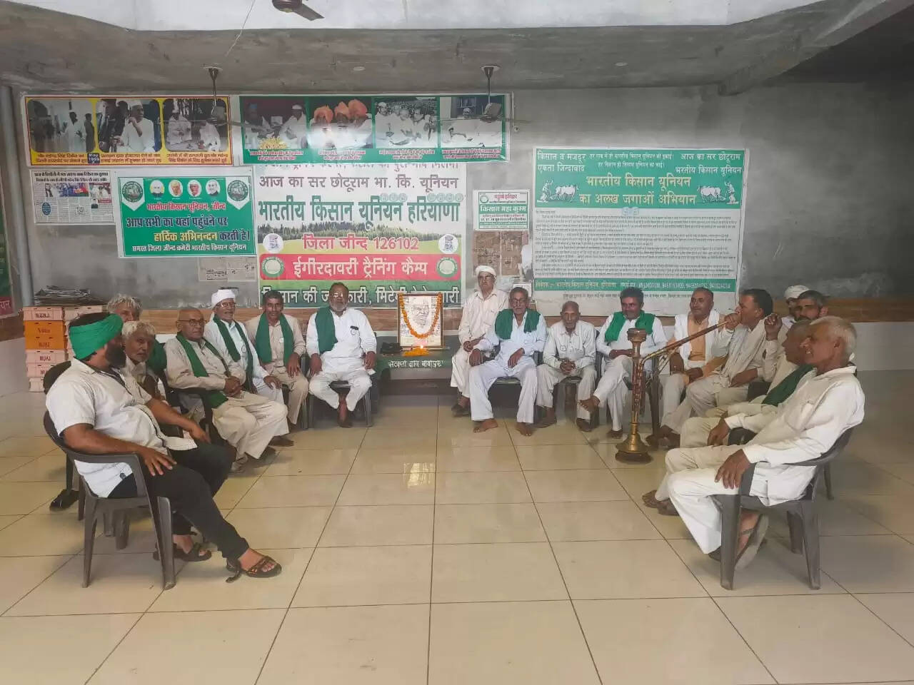 जींद : किसान नेता टिकैत की 14वीं पुण्यतिथि पर किसानों ने दी श्रद्धांजलि