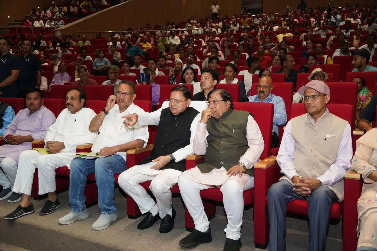 विभिन्न योजनाओं के माध्यम से किसानों को मिल रहा सीधा लाभ : धामी