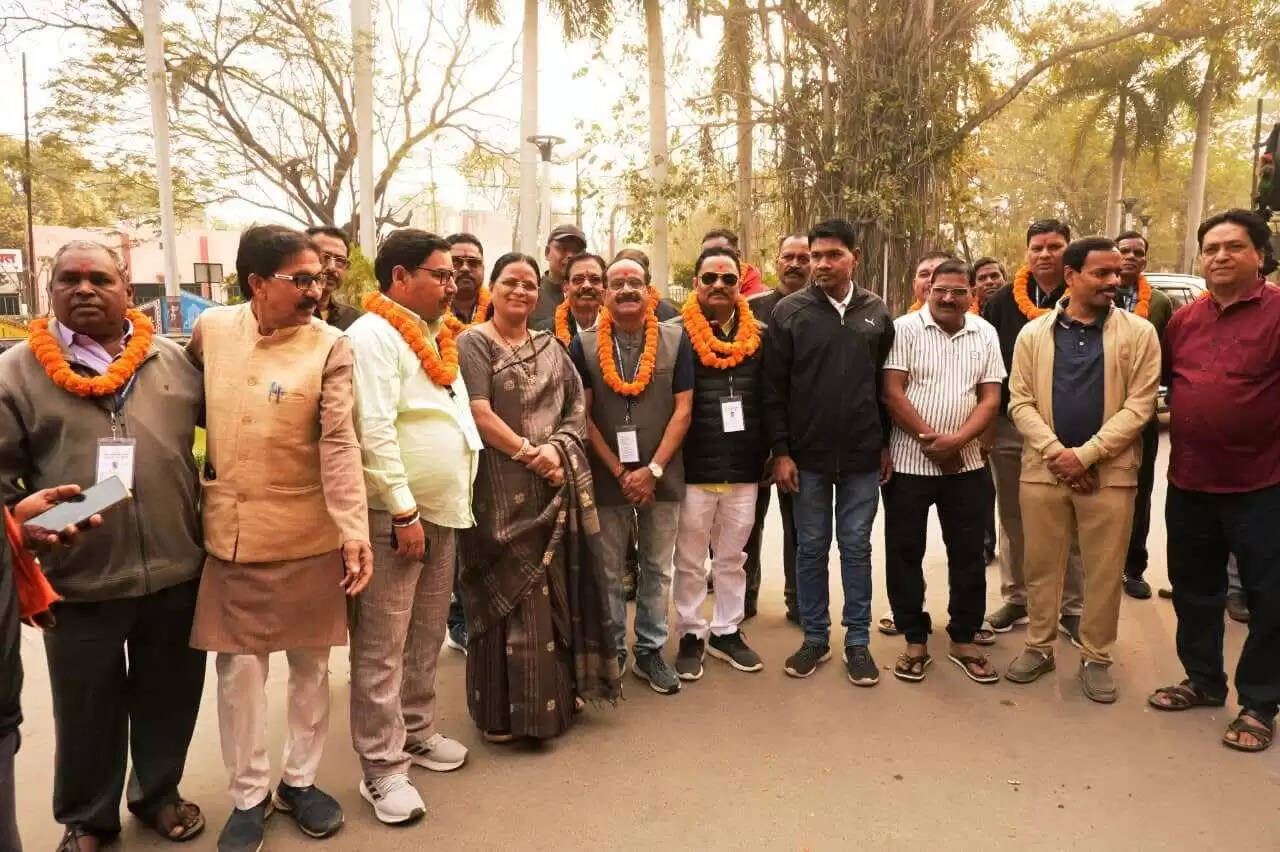 कोरबा : 35 तीर्थयात्रियों का दल श्रीरामलला दर्शन हेतु अयोध्याधाम के लिए रवाना