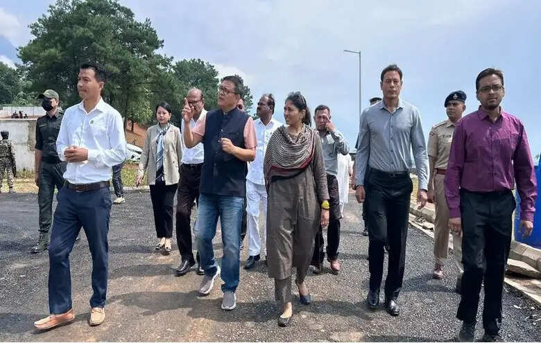 राष्ट्रीय खेल विश्वविद्यालय के निर्माण कार्यों का रक्षा खड़से ने किया निरीक्षण, खिलाड़ियों का बढ़ाया उत्साह