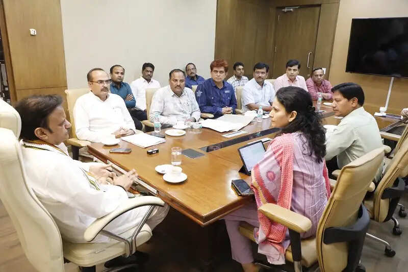 मप्रः उप मुख्यमंत्री शुक्ल के आश्वासन पर एनएचएम संविदा स्वास्थ्य कर्मचारी संघ की हड़ताल समाप्त