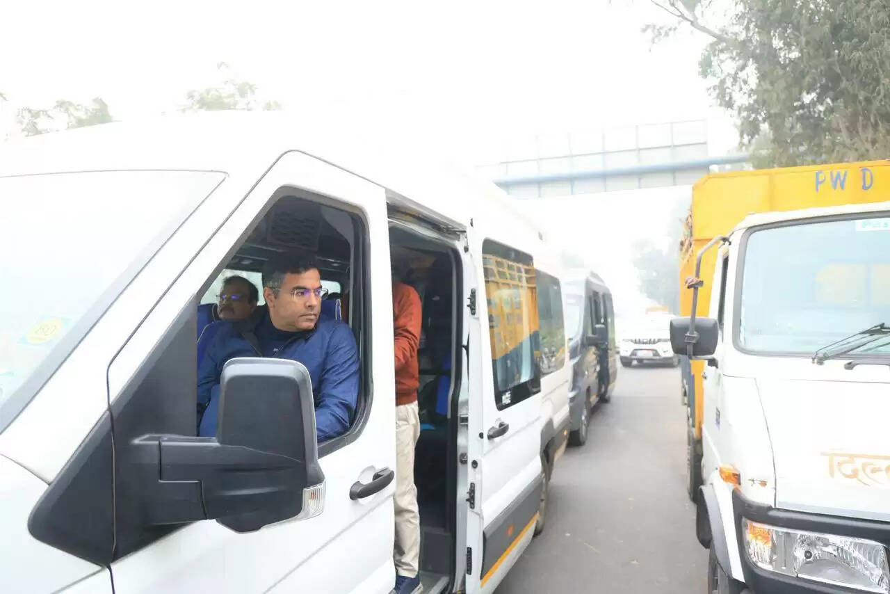 पीडब्ल्यूडी मंत्री ने सड़कों पर चल रहे कार्यों की समीक्षा की