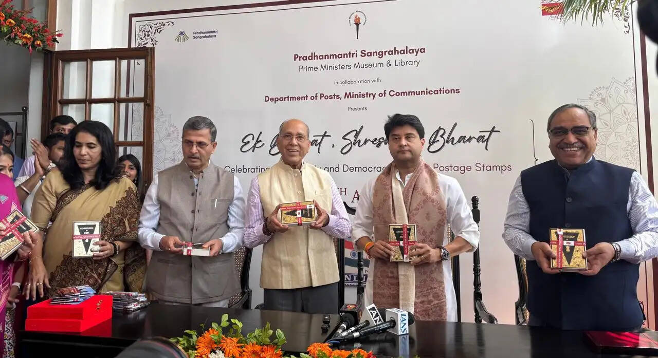 सिंधिया ने प्रधानमंत्री संग्रहालय में ‘एक भारत श्रेष्ठ भारत’ प्रदर्शनी का उद्घाटन किया