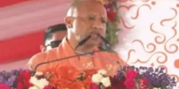 सीएम योगी ने आगरा में अपने दो दिवसीय दौरे में 342 करोड़ की विकास योजनाओं की दी सौगात