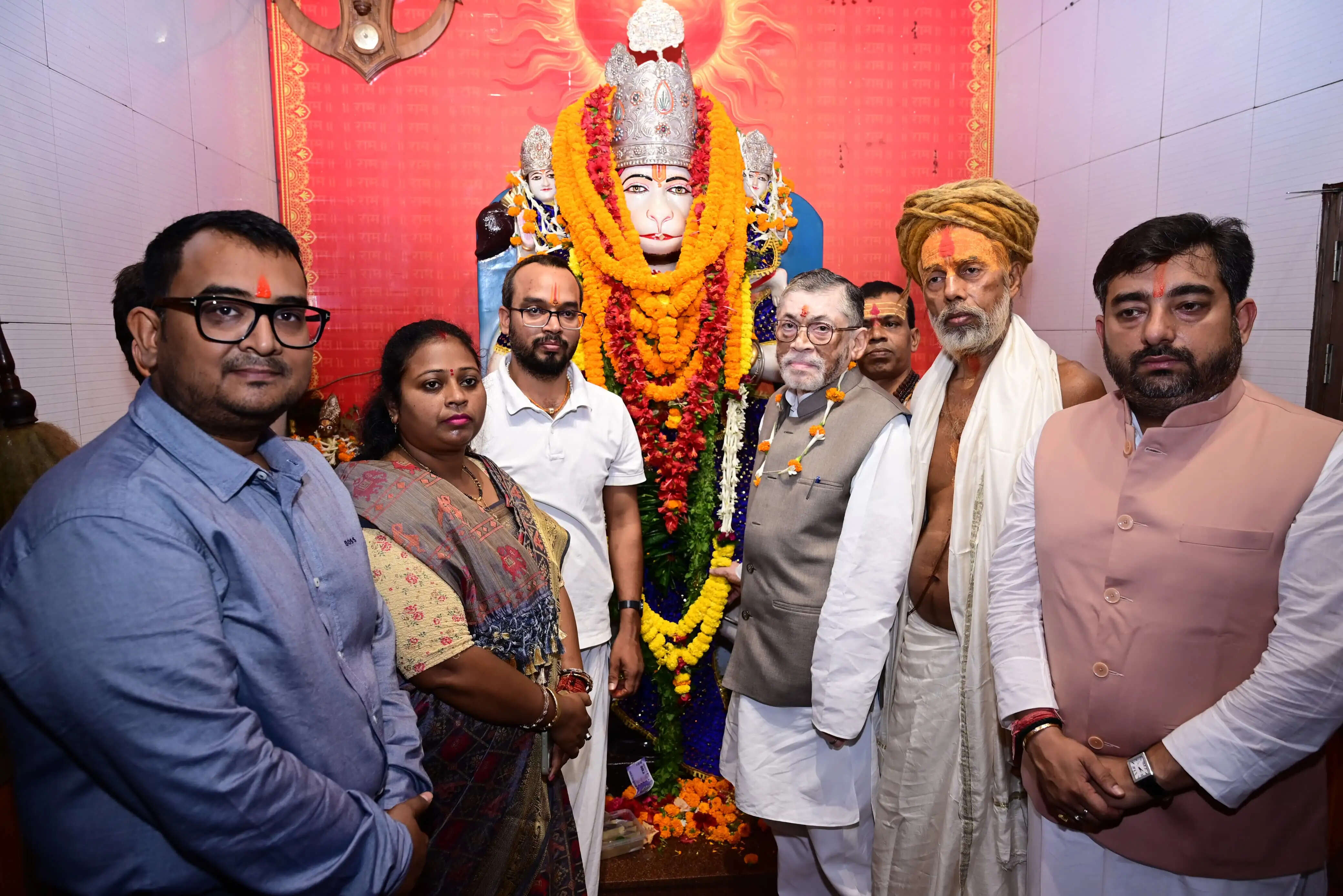 राज्यपाल ने श्री हनुमान मंदिर में की पूजा-अर्चना, ‘श्री राम वाटिका’ सामुदायिक हॉल का किया उद्घाटन