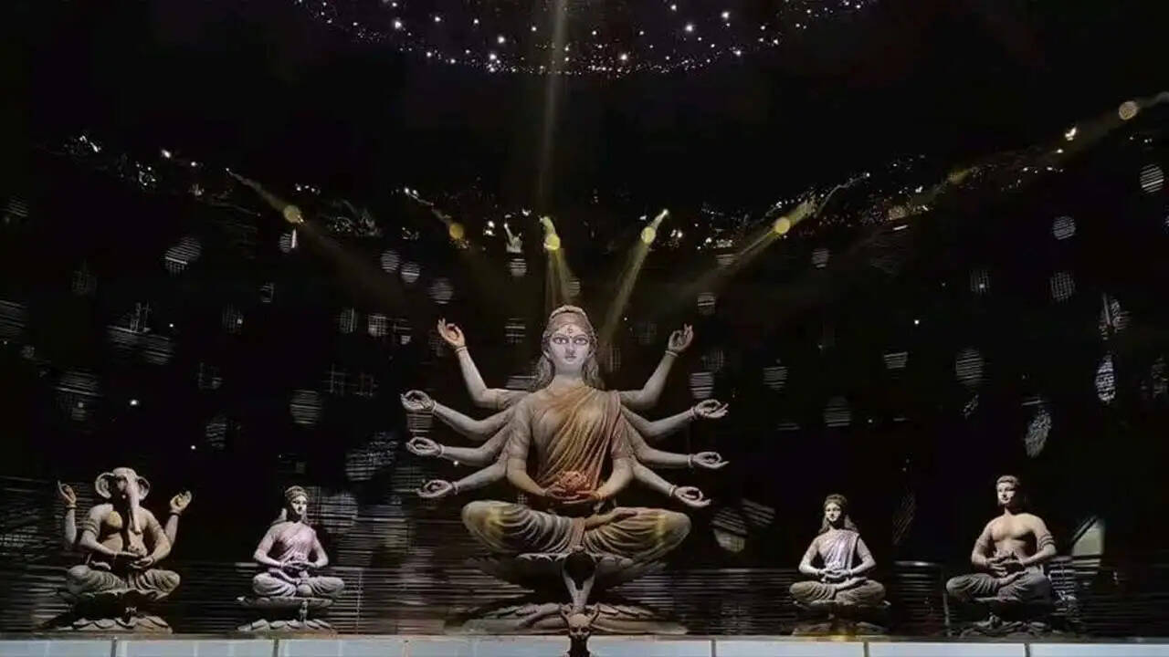 कोलकाता: महासप्तमी की शाम चोरबगान सार्वजनीन पूजा पंडाल में मची भगदड़, कई घायल, मुख्यमंत्री पहुंचे अस्पताल