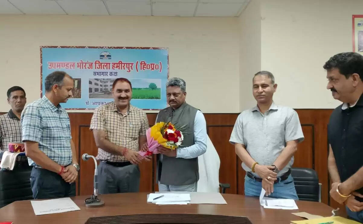 विधायक सुरेश कुमार ने अधिकारियों से ली नुक्सान की रिपोर्ट