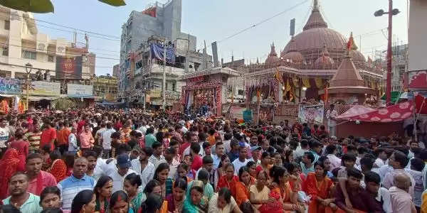 वीरगंज के गहवा माई मंदिर में मनायी गयी फूला पाती की रस्म