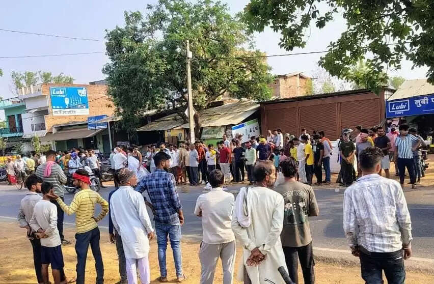 तेज रफ्तार ट्रक ने छीनी मासूम की ज़िंदगी, साथी घायल