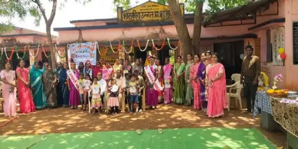 प्राथमिक स्कूलों में पढ़ई तिहार, स्मार्ट माताओं का हुआ सम्मान