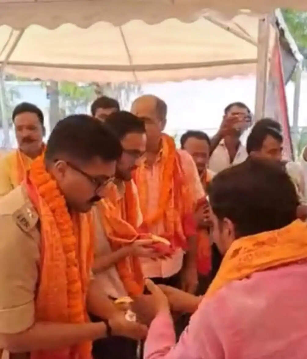 बड़े मंगल पर कलेक्ट्रेट और एसपी कार्यालय में हुआ सुंदरकांड पाठ व भंडारा