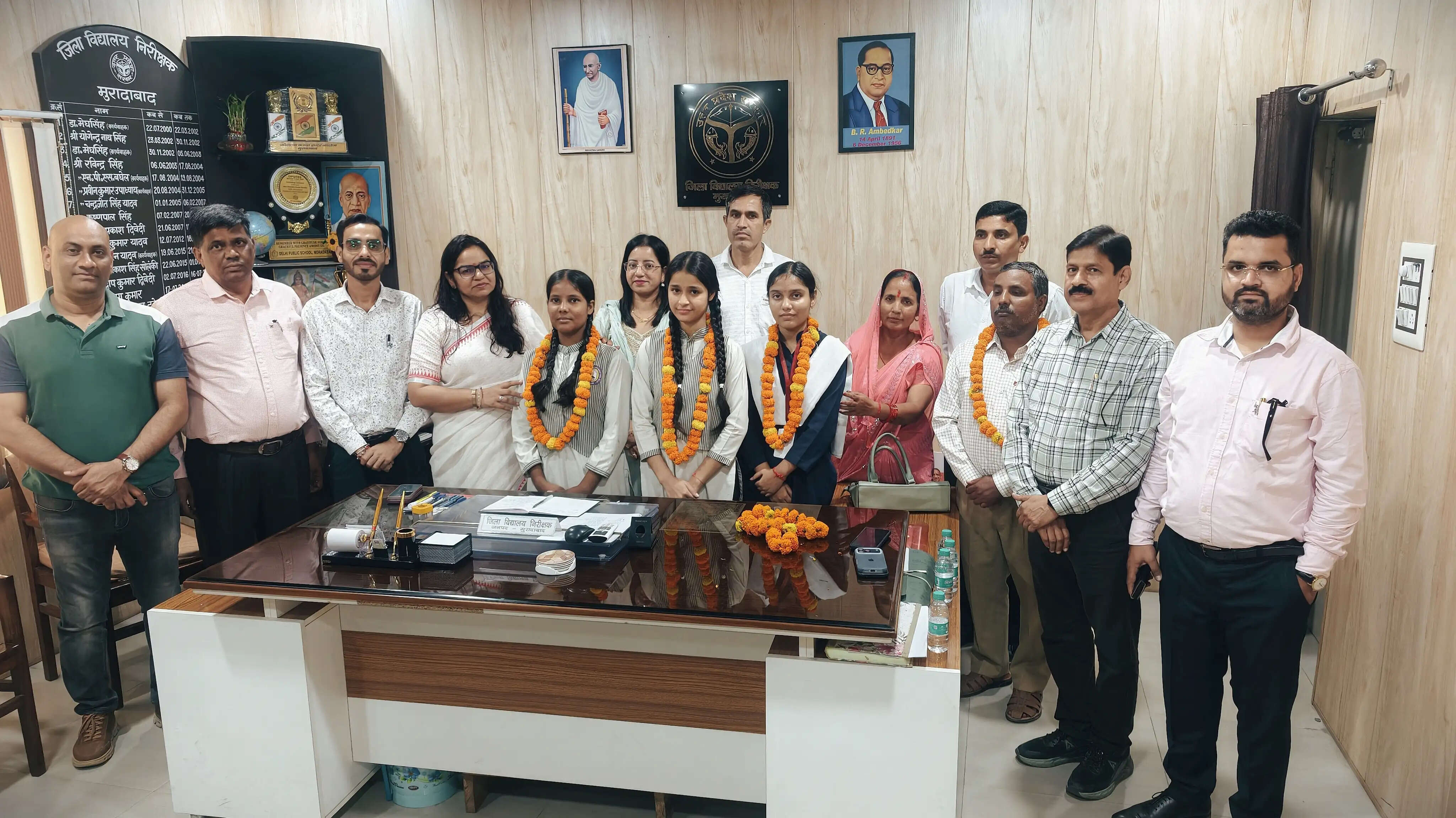 महानवमी पर मुरादाबाद की तीन छात्राओं ने संभाली अधिकारियों की कुर्सियां