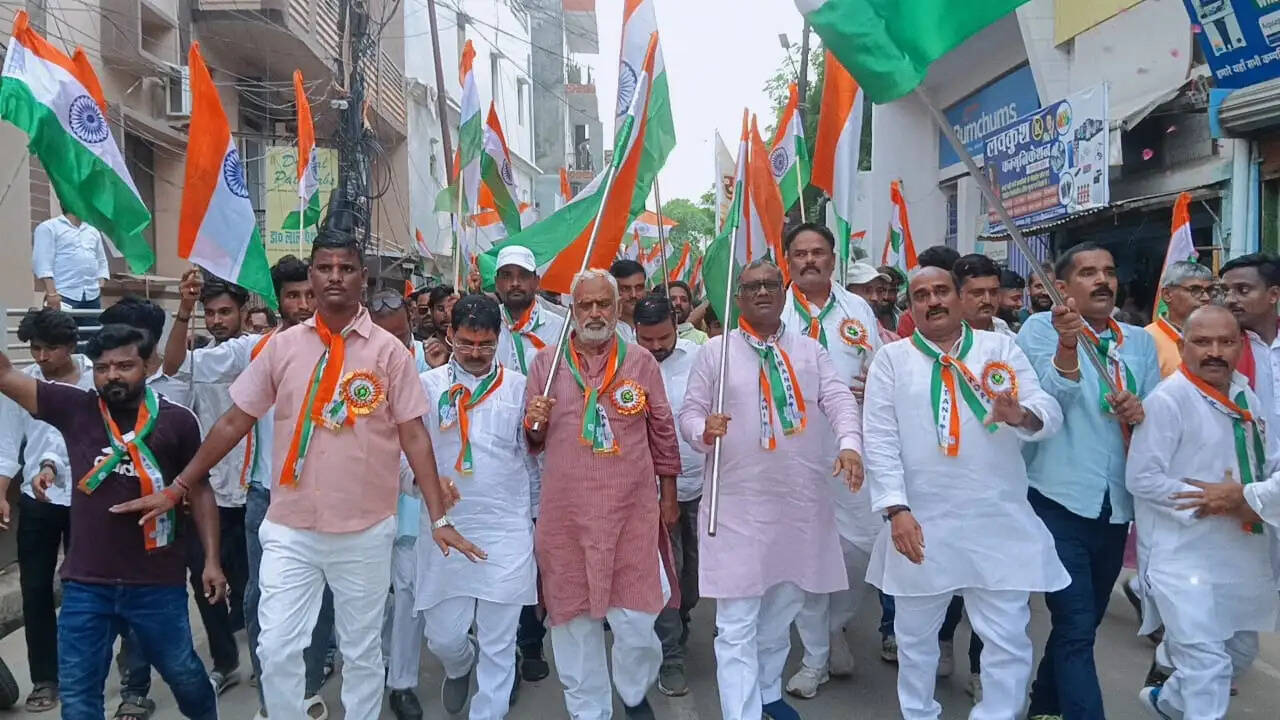 तिरंगे के सम्मान की रक्षा करना प्रत्येक नागरिक का दायित्व है: गिरीश चंद्र यादव