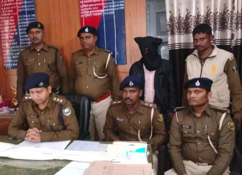 हथियार सहित फरार अभियुक्त गिरफ्तार