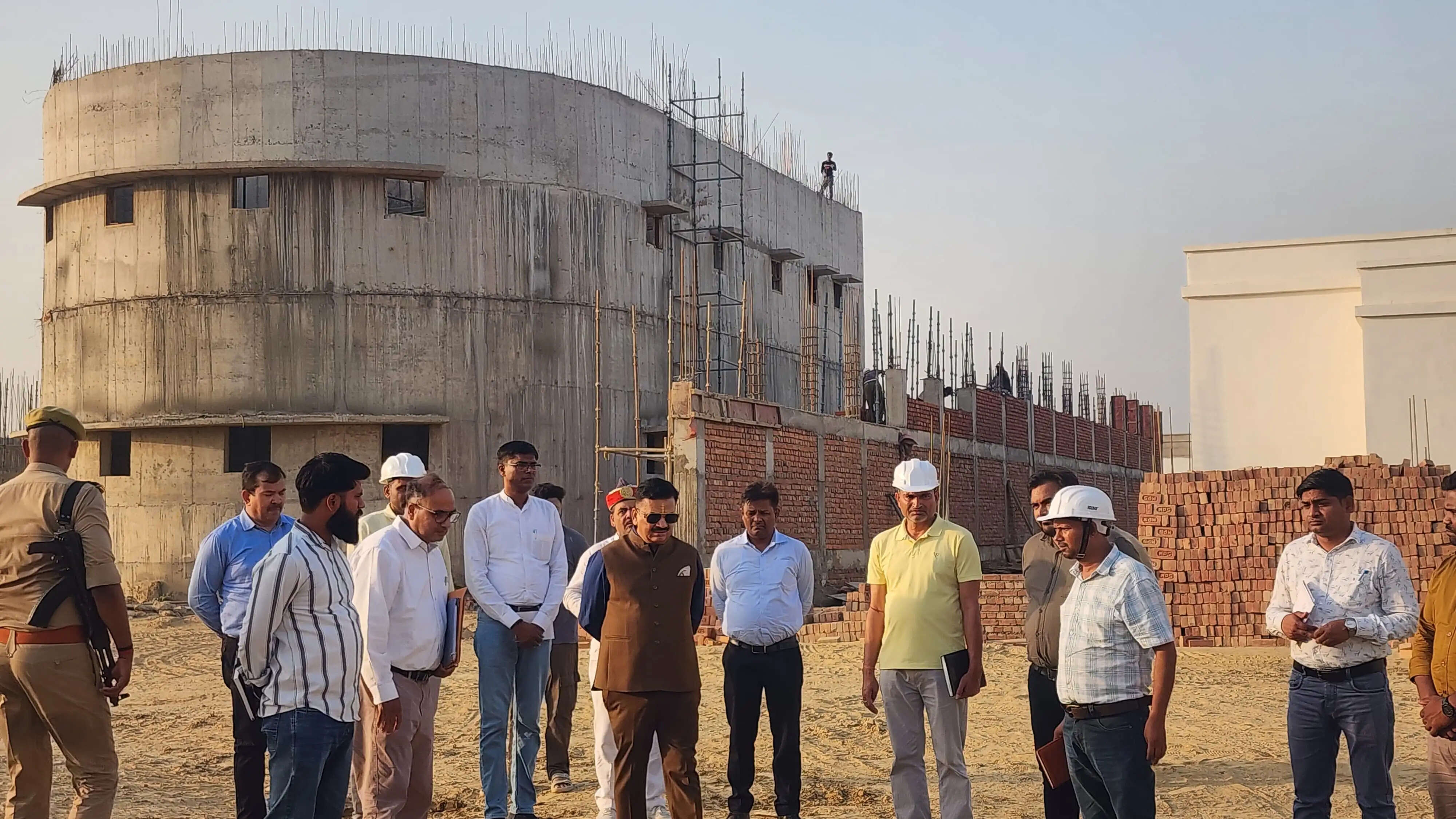 जिलाधिकारी ने निर्माणाधीन जिला कारागार का निरीक्षण कर दिये निर्देश