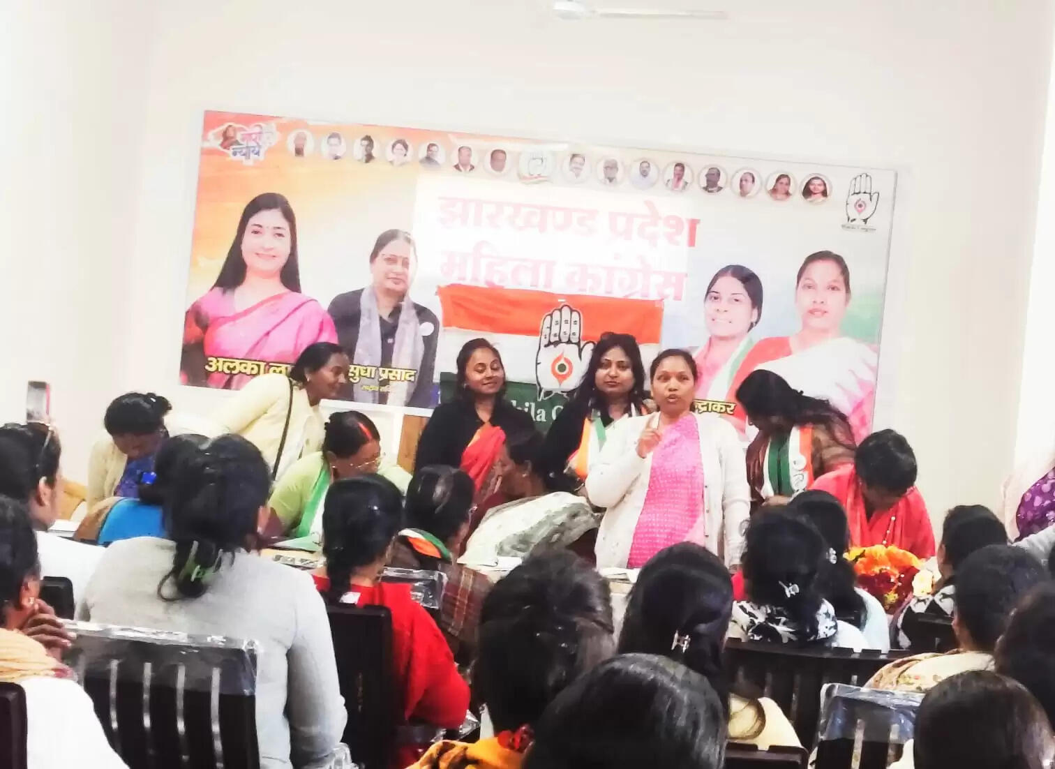 प्रदेश कांग्रेस महिला अध्यक्ष ने मनरेगा का नाम बदलने पर श्रमिकों से बात करने का दिया निर्देश