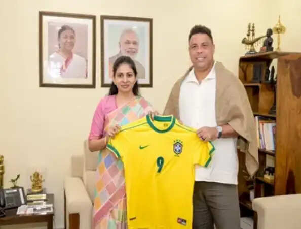 रक्षा खडसे ने ब्राजील के फुटबॉल दिग्गज रोनाल्डो नाजारियो से की मुलाकात, भारतीय खेल प्रतिभाओं को निखारने पर दिया जोर