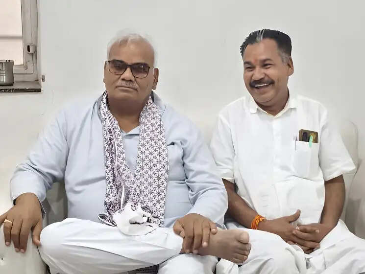 पंचायती राज से जुड़े विभिन्न विषयों पर जनप्रतिनिधियों-कार्यकर्ताओं से फीडबैक लिया मंत्री मदन दिलावर ने