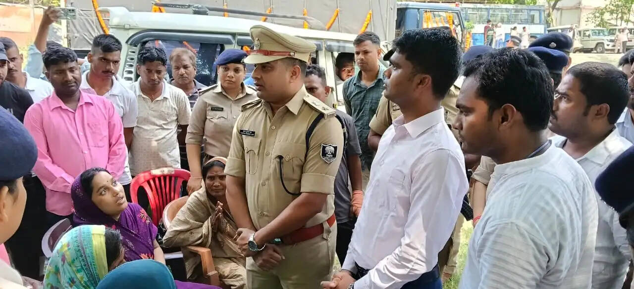 राजकीय सम्मान के साथ दरोगा रविचरण राम को दी गई अंतिम विदाई