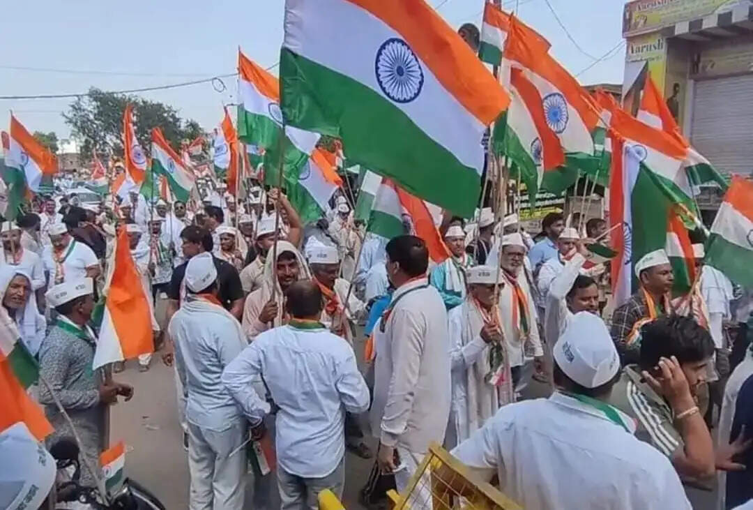पूर्व विधायक प्रताप चौधरी के नेतृत्व में निकली भव्य तिरंगा यात्रा