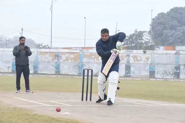 मैत्रीपूर्ण क्रिकेट मैच में जिला प्रशासन ने रेल प्रशासन को सात रन से दी शिकस्त