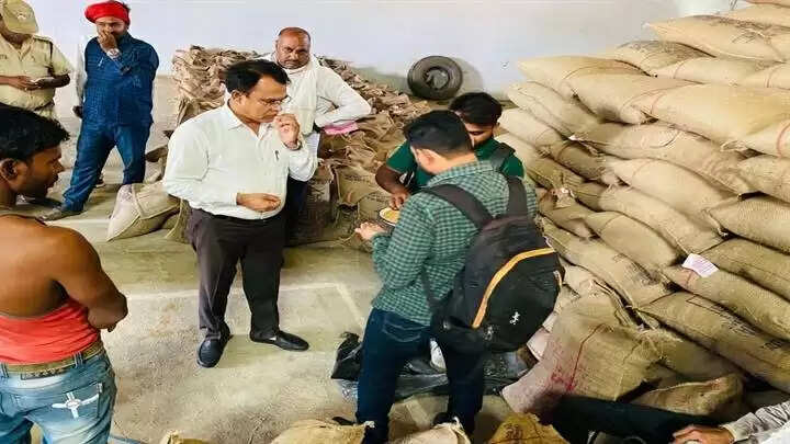 सागरः एसडीएम ने किया विभिन्न उपार्जन केंद्रों का निरीक्षण