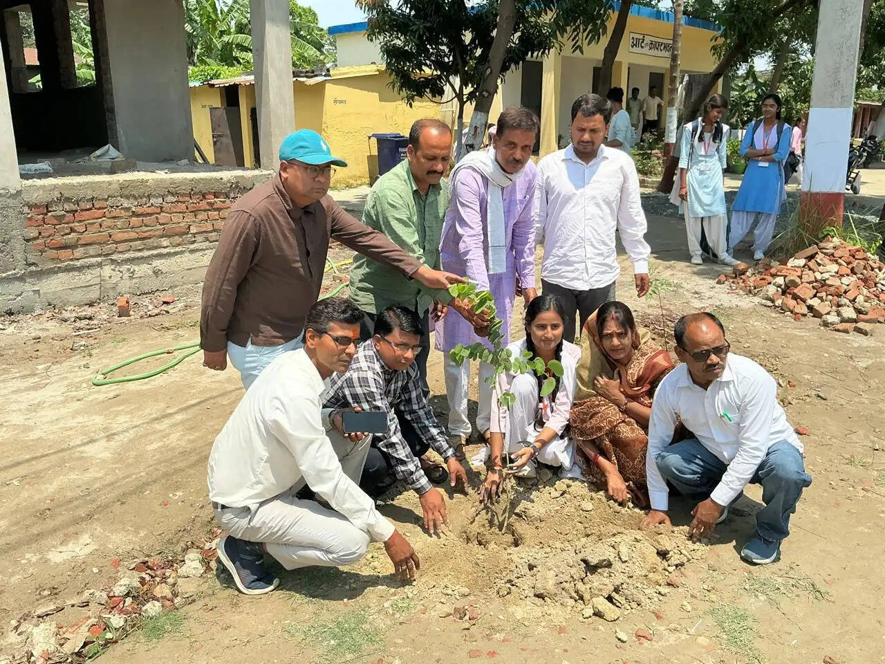 बालिकाओं को प्रकृति की रक्षा के लिया आगे आने का समयः डॉ अमित