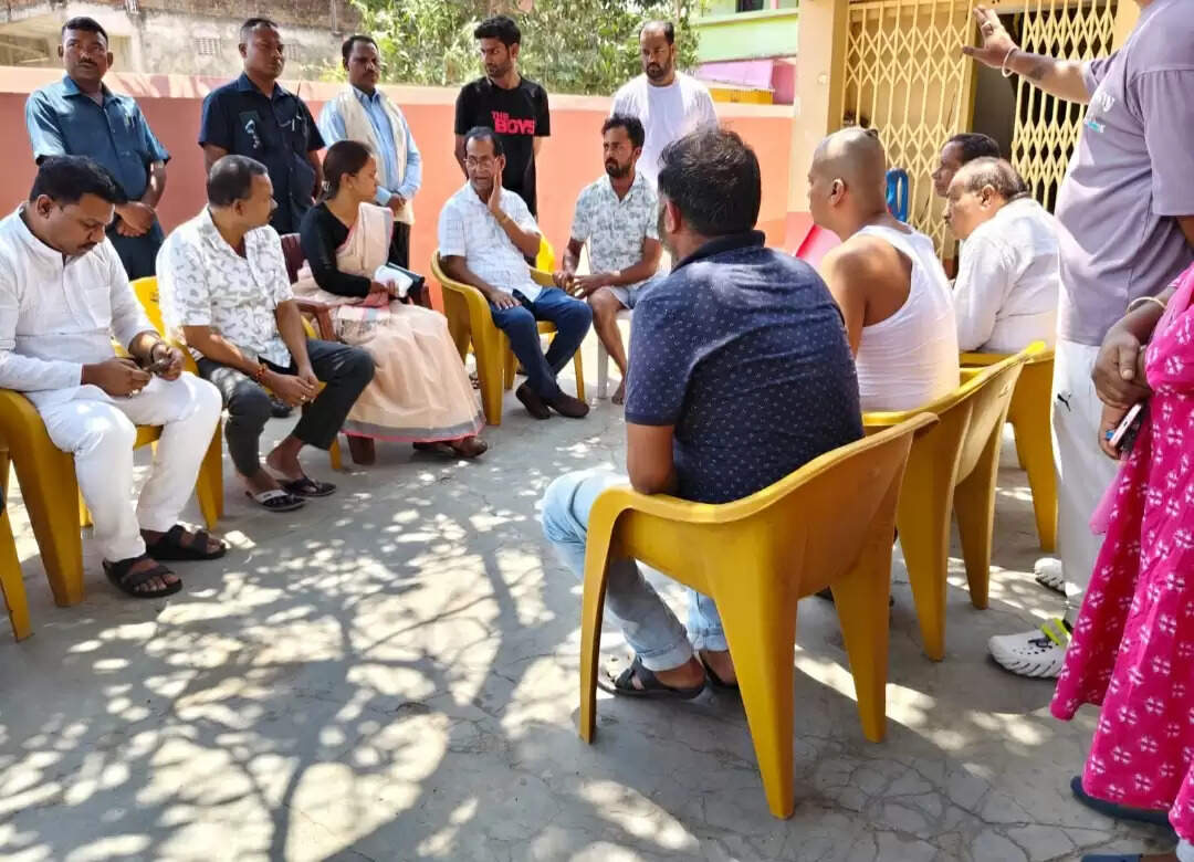 कृषि मंत्री ने की आतंकवादी हमले में मारे गए आईबी अधिकारी के परिजनों से मुलाकात