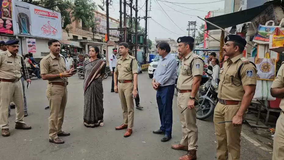 मंदसौर कि बिगड़ी यातायात व्यवस्था की वर्षो बाद प्रशासन ने ली सुध, कलेक्टर-एसपी ने किया प्रमुख चौराहों व मार्गो का अवलोकन