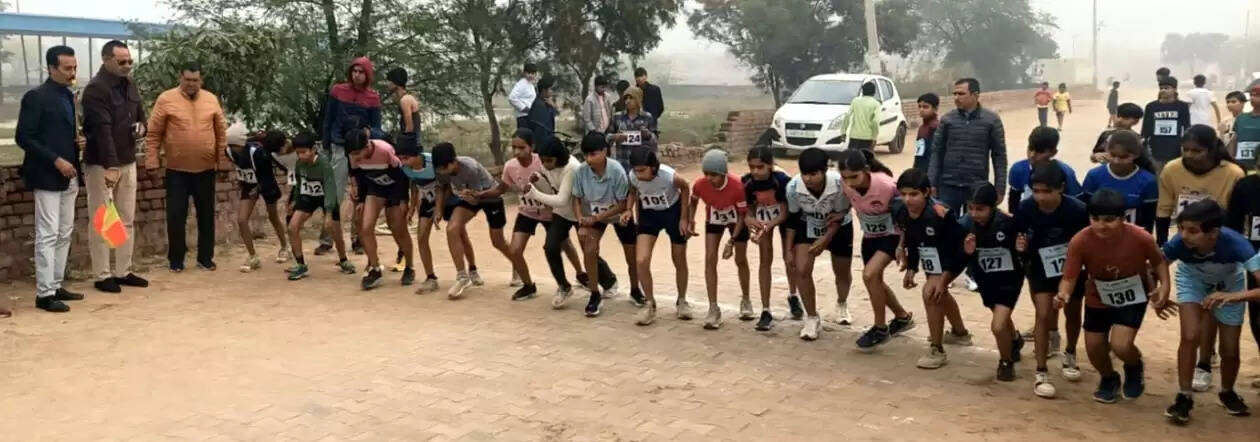 हिसार : जिला क्रॉस कंट्री चैंपियनशिप अंडर-16 लड़कियों की 2000 मीटर में गुनगुन रही अव्वल