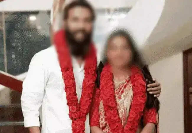 मप्रः वायरल गर्ल पहुंची हाईकोर्ट, खुद को बताया बालिग, कहा- ओरिजनल बर्थ सर्टिफिकेट बदला गया