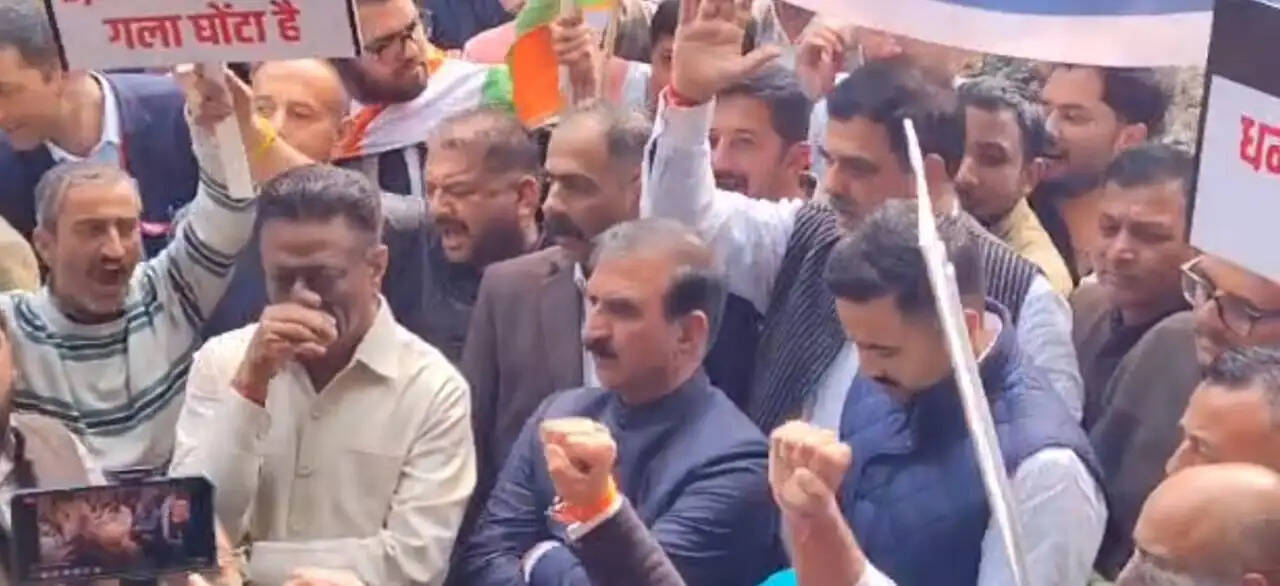 ईडी की चार्जशीट के खिलाफ कांग्रेस का शिमला में प्रदर्शन, सुक्खू का केंद्र सरकार पर निशाना