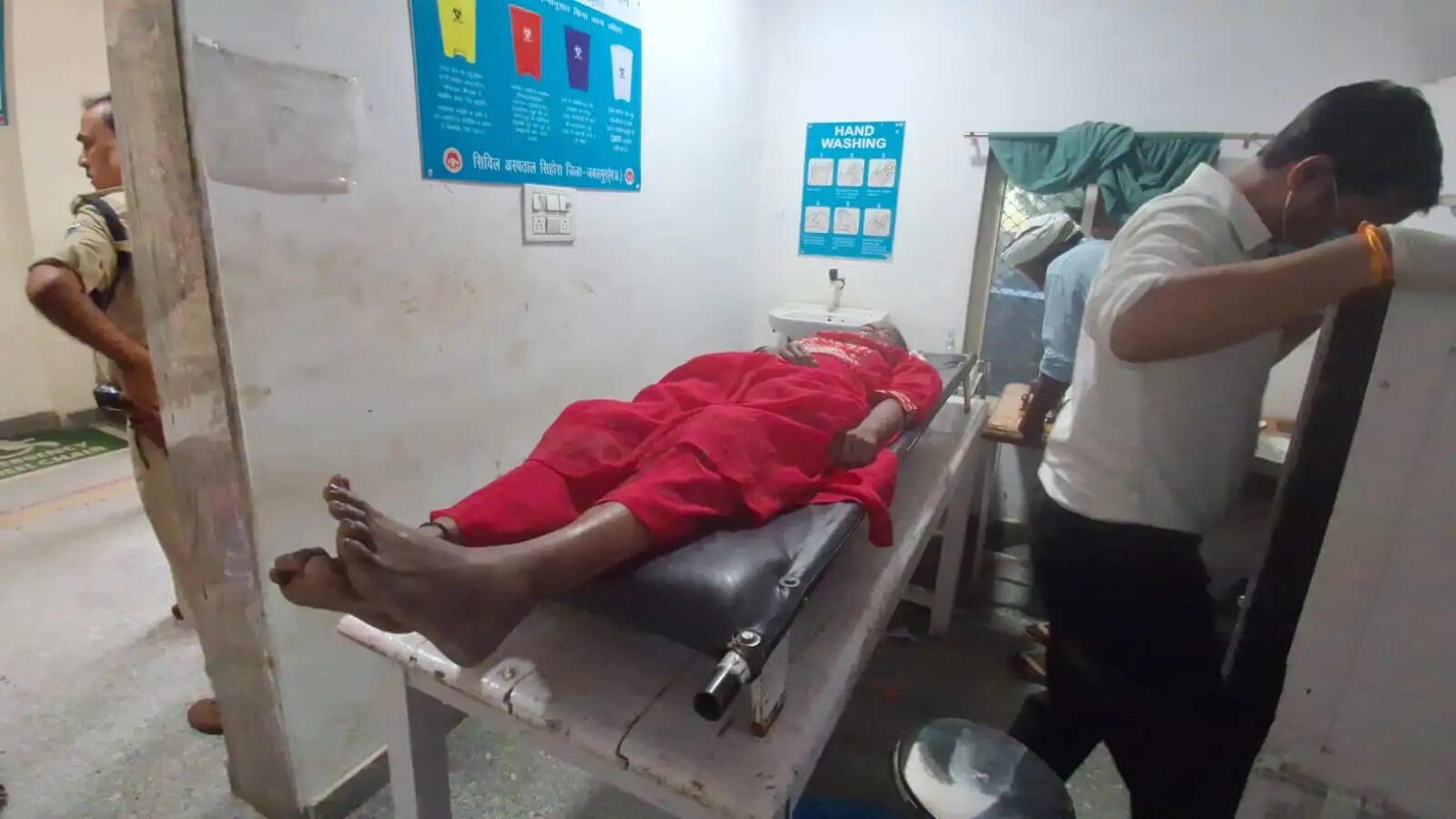 जबलपुर : मैहर दर्शन कर लौट रहे श्रद्धालुओं की कार पुल के नीचे गिरी, 9 घायल