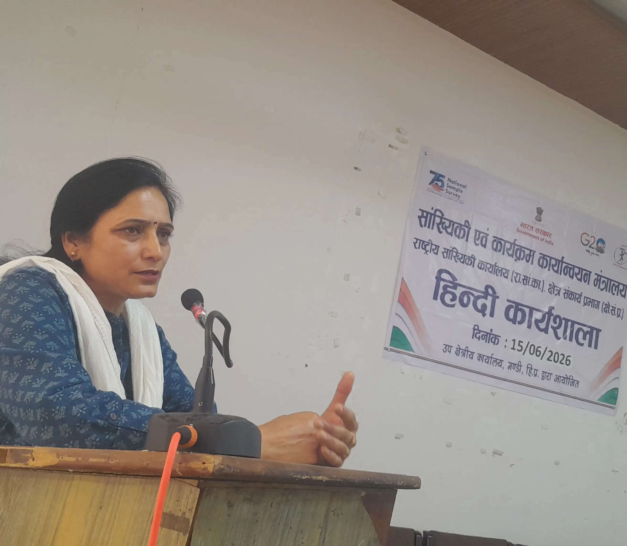 हिंदी देश की संपर्क भाषा के साथ-साथ राजकाज की भाषा रूप में आवश्यक: रेवती सैनी