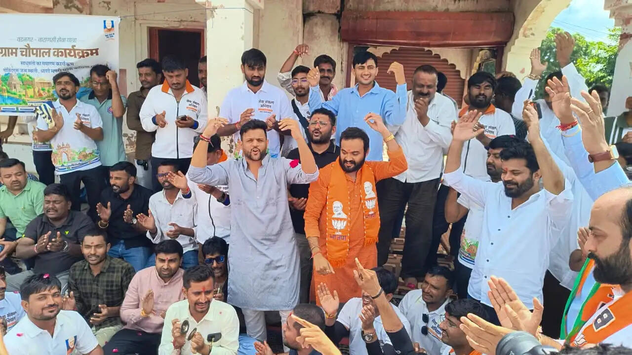 मोदी के जन्मदिन पर गुजरात से राजस्थान पहुंची सेवा संकल्प रथ यात्रा