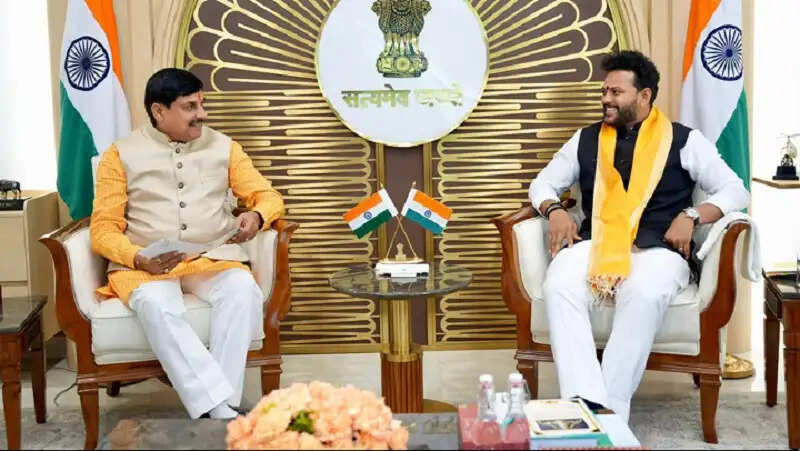 मप्र के मुख्यमंत्री ने नई दिल्ली में केन्द्रीय मंत्रियों से मुलाकात कर विभिन्न मुद्दों पर की चर्चा
