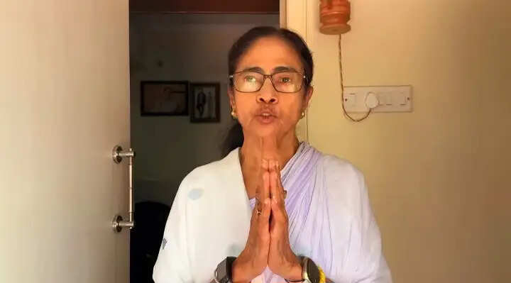 ‘बुलडोजर कार्रवाई’ के विरोध में ममता बनर्जी ने लिखी कविता, भाजपा ने सिंडिकेट राज हटाये जाने का मलाल बताया