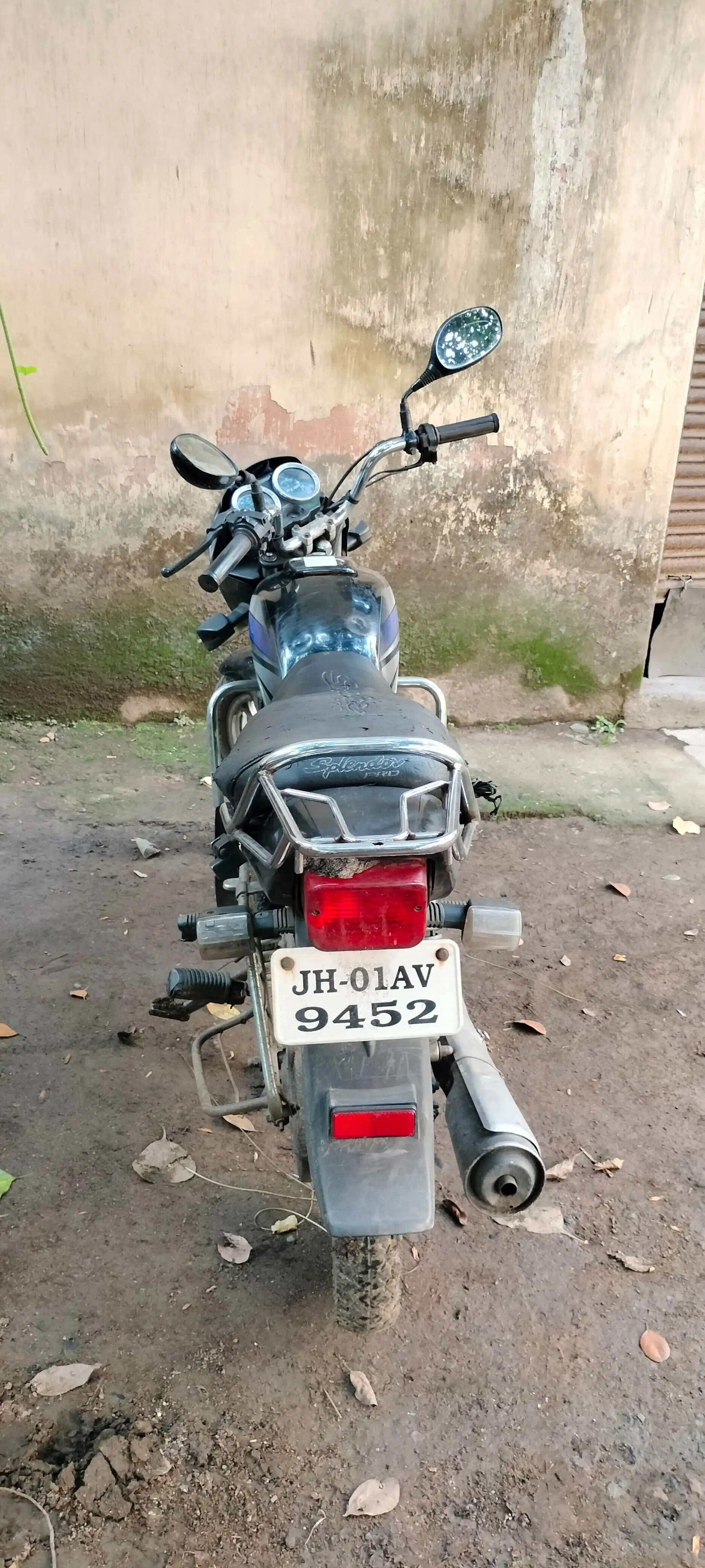 चोरी की बाइक के साथ चाेर गिरफ्तार